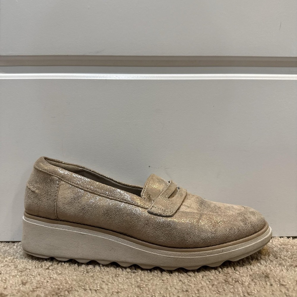 Clarks Shoes Womens Size 9 Gold Suede Loafer Slip On Platform Comfort Casual